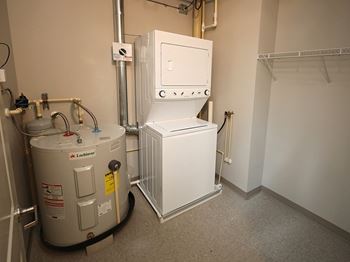 Updated Model Suite at Residences at 1717 Cleveland OH - In-Suite Laundry